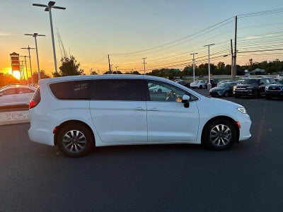 2023 Chrysler Pacifica Hybrid Touring L FWD