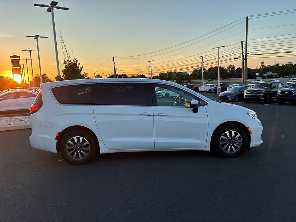 2023 Chrysler Pacifica Hybrid Touring L FWD