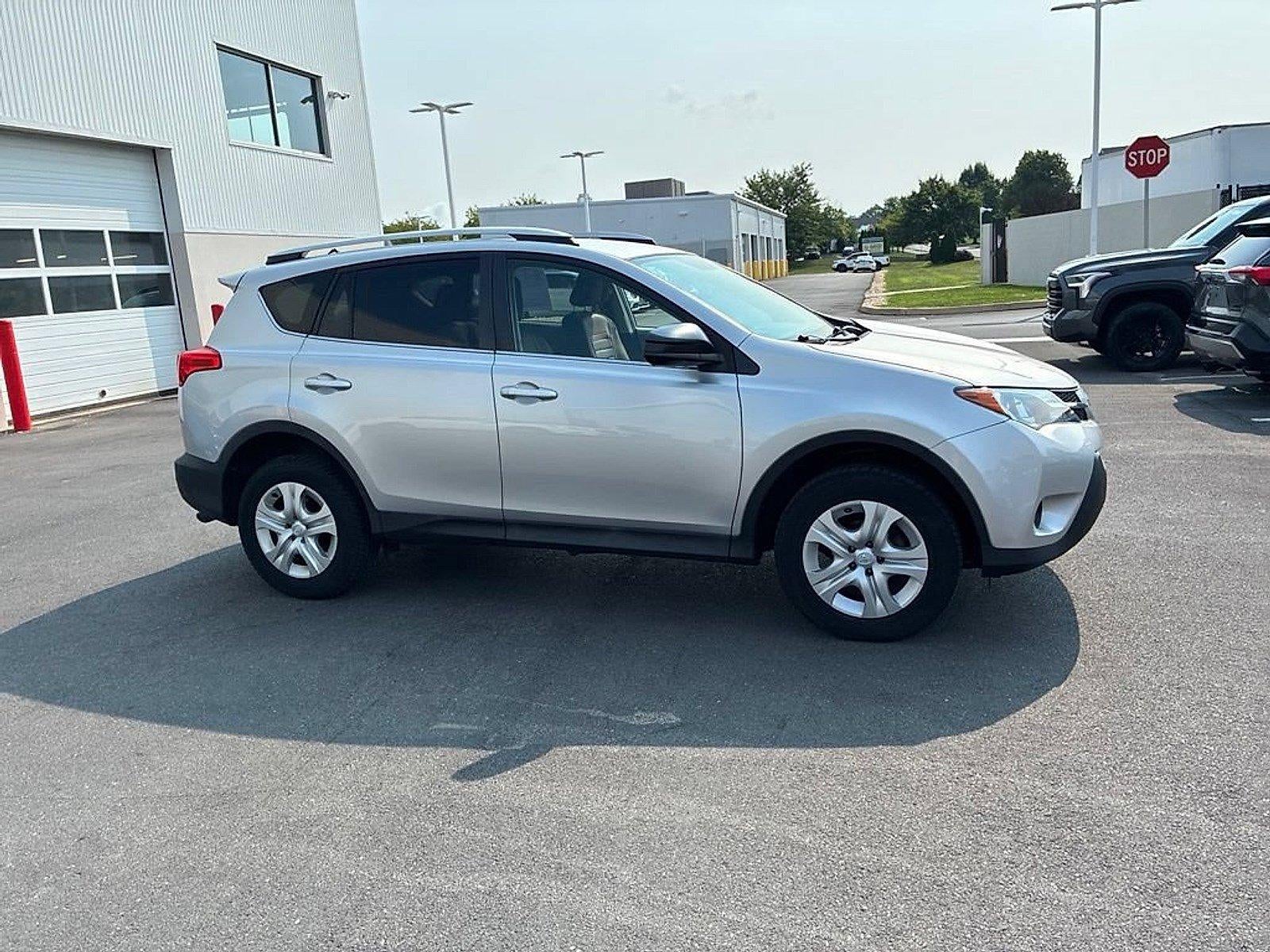 2013 Toyota RAV4 AWD 4dr LE (Natl)