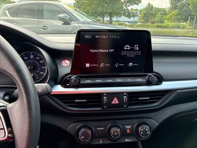 2024 Kia Forte LXS IVT