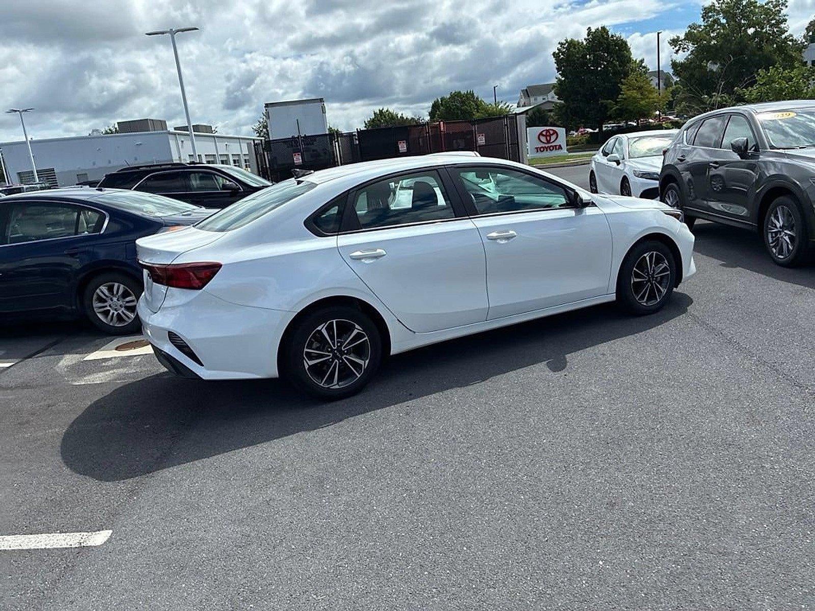 2024 Kia Forte LXS IVT