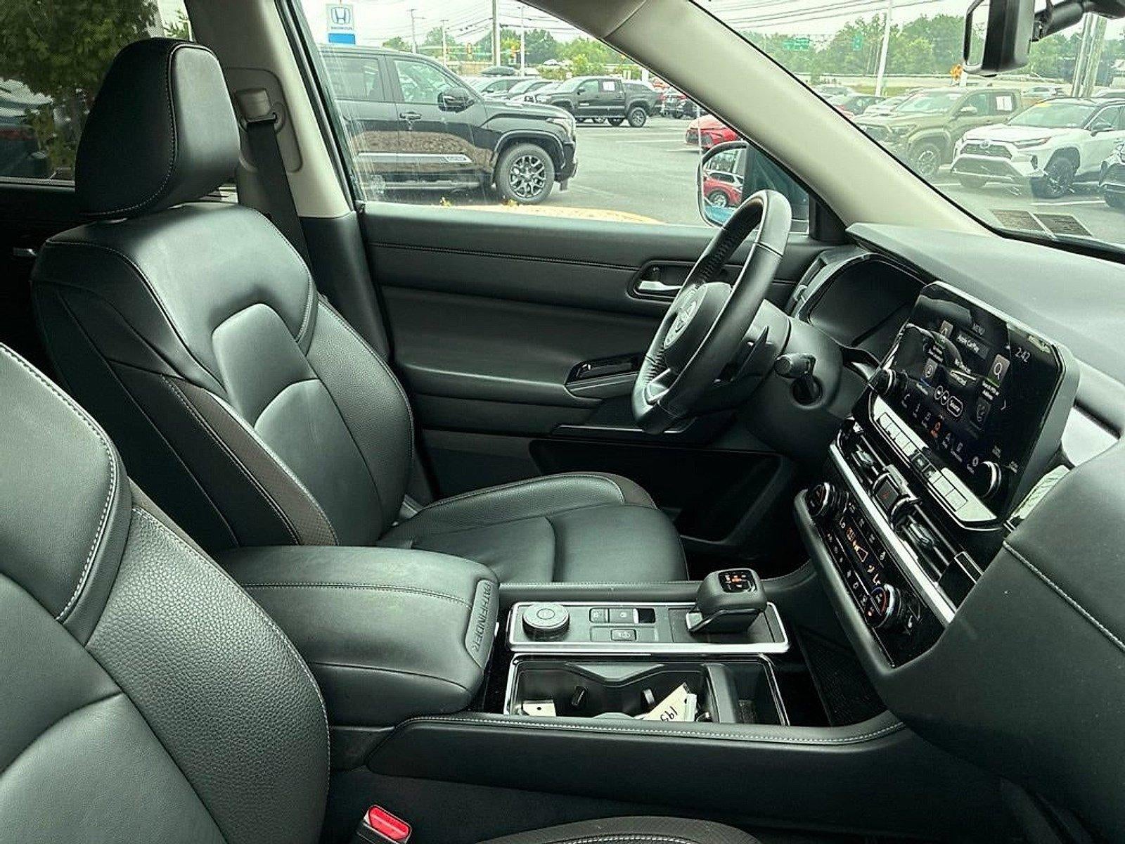 2025 Nissan Pathfinder SL 4WD