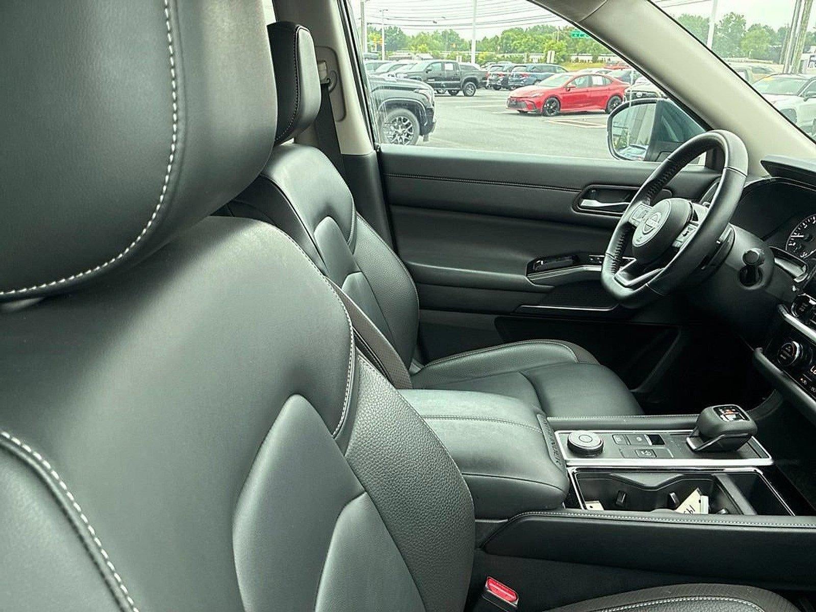 2025 Nissan Pathfinder SL 4WD