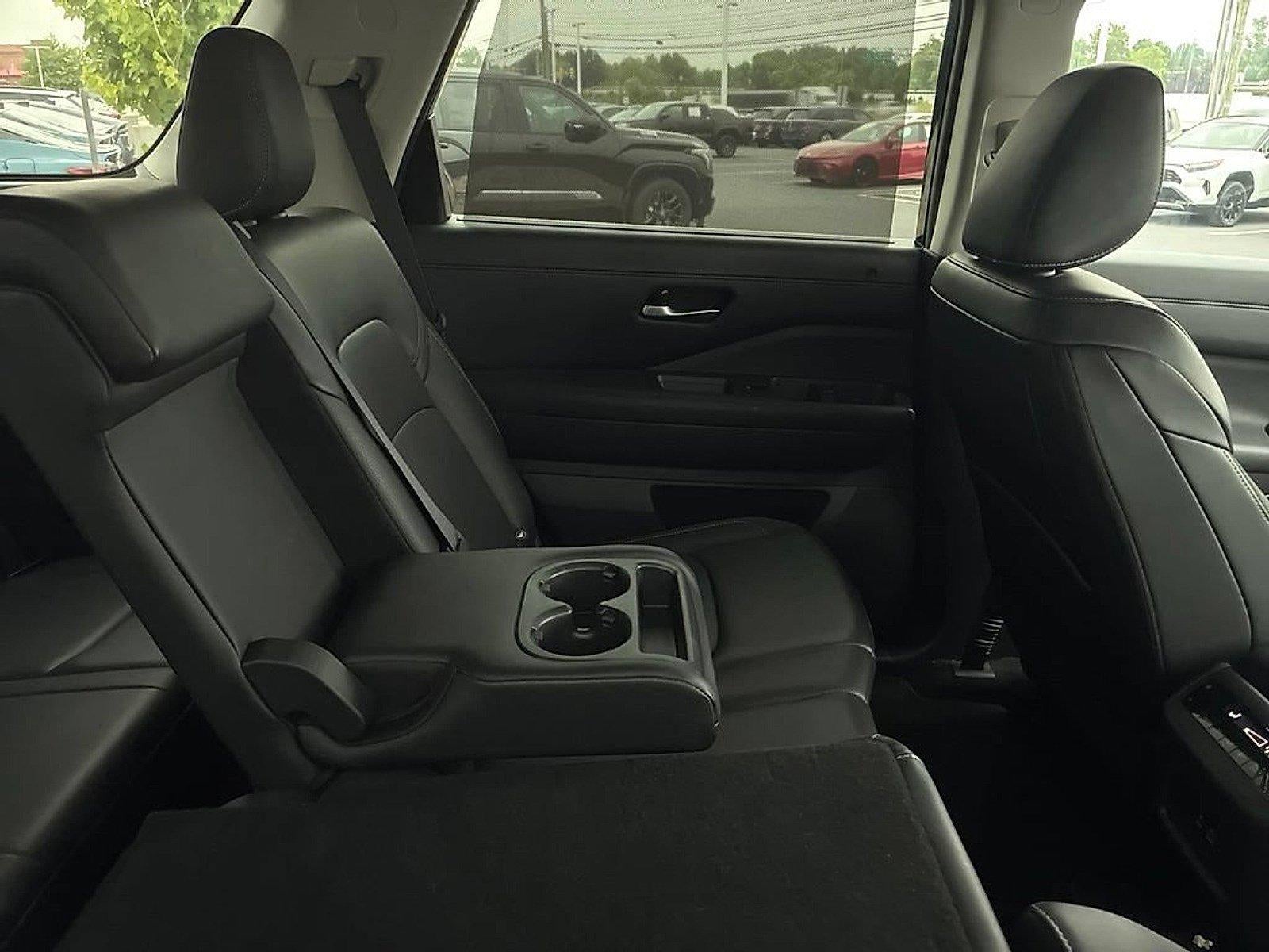 2025 Nissan Pathfinder SL 4WD