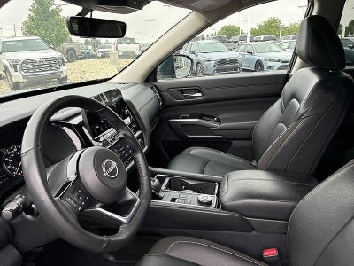2025 Nissan Pathfinder SL 4WD