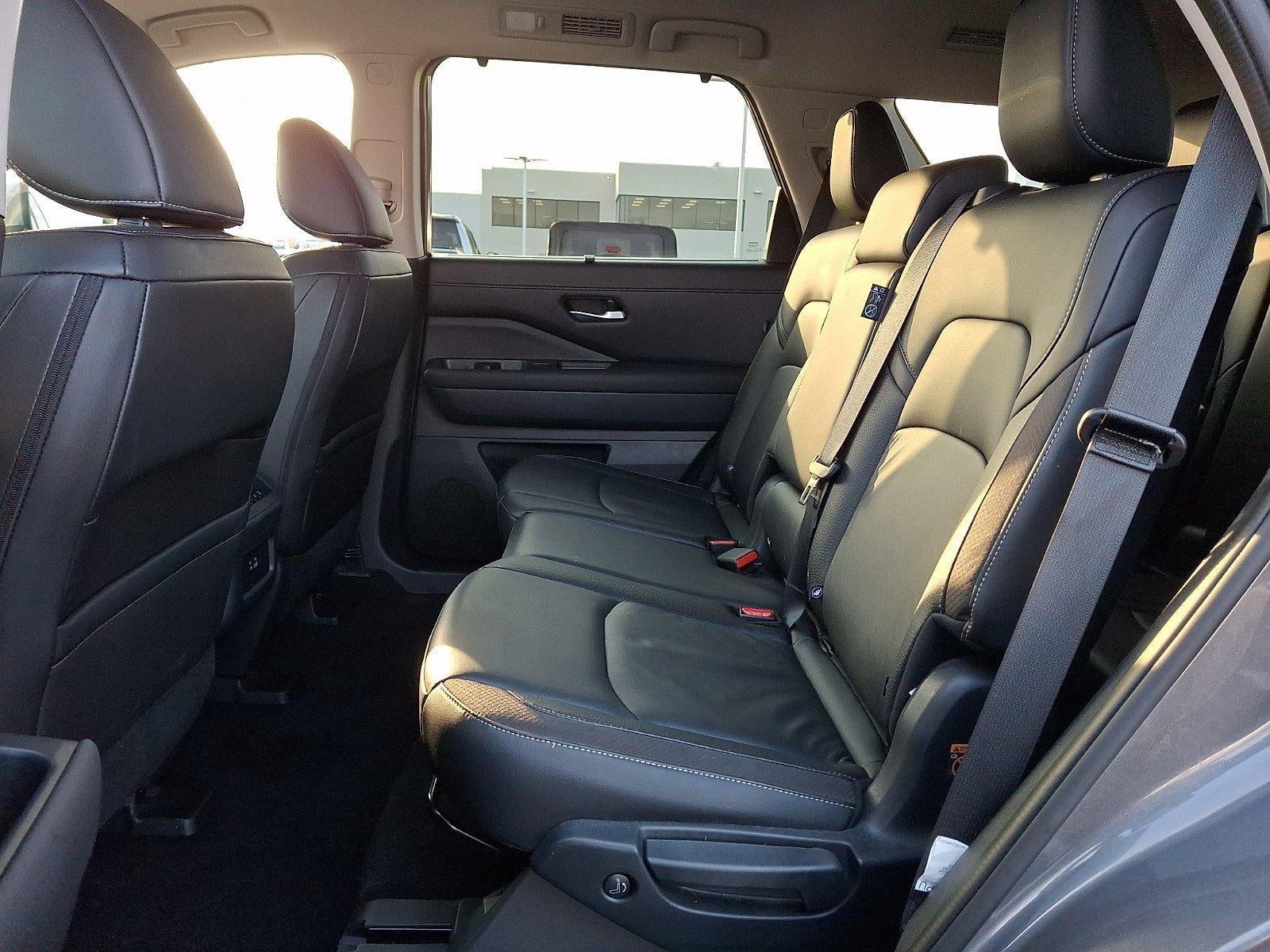 2025 Nissan Pathfinder SL 4WD