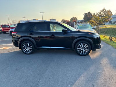 2022 Nissan Pathfinder Platinum
