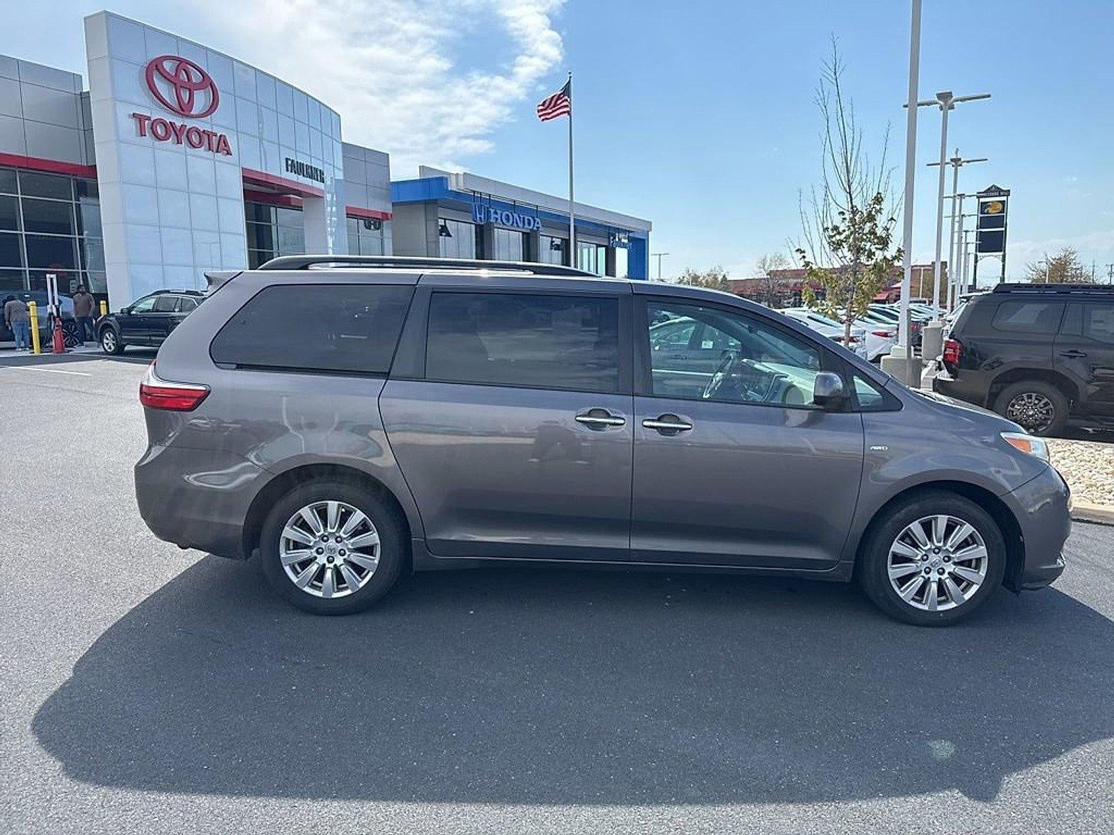 2017 Toyota Sienna XLE Premium AWD 7-Passenger (Natl)
