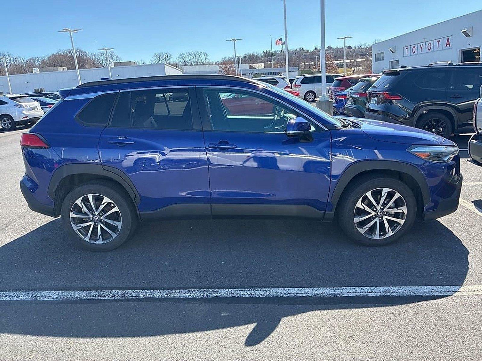 2023 Toyota Corolla Cross XLE 4WD (Natl)