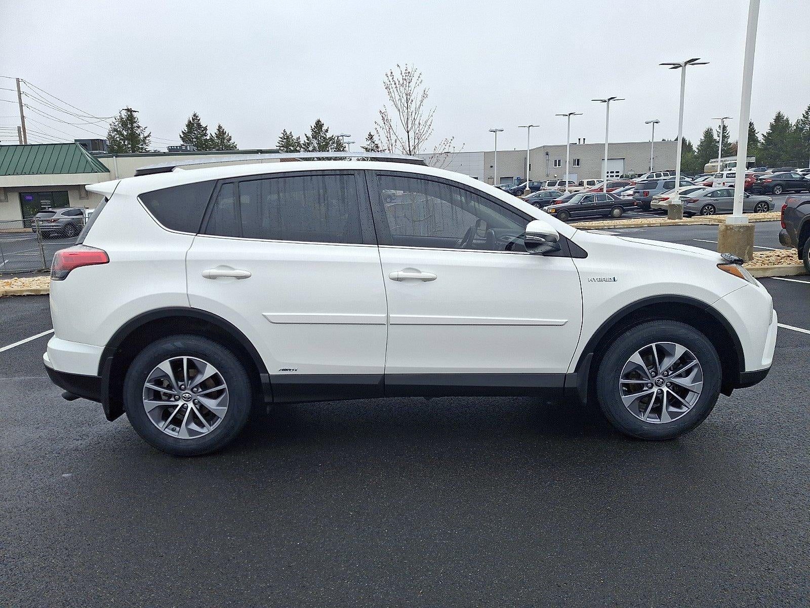 2017 Toyota RAV4 Hybrid XLE AWD (Natl)