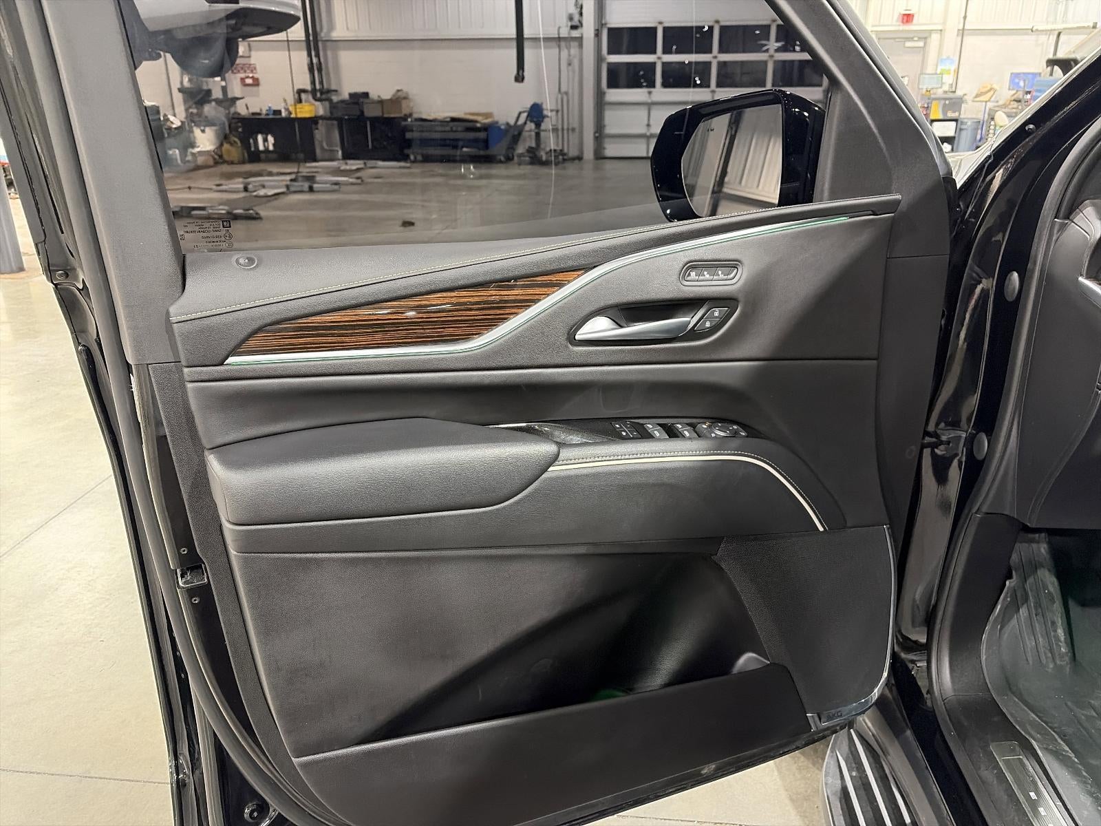 2023 Cadillac Escalade ESV 4WD Premium Luxury