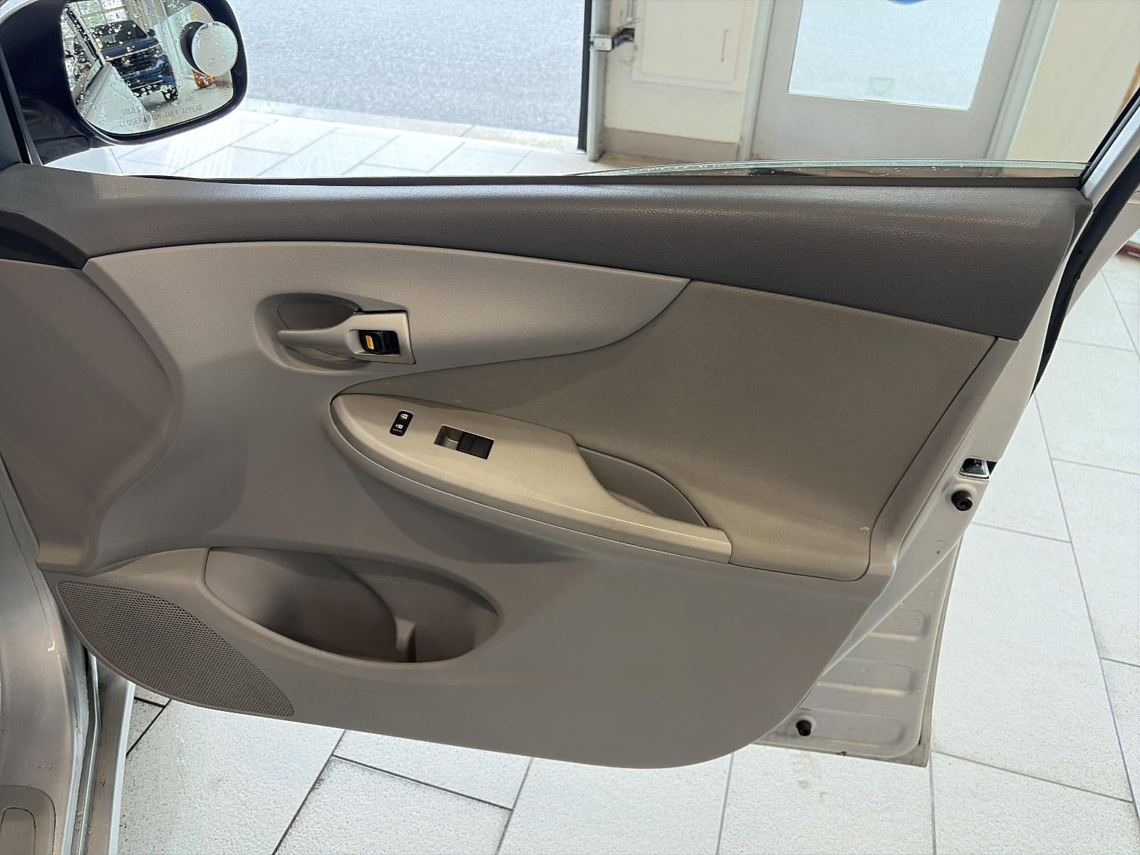 2010 Toyota Corolla 4dr Sdn Auto LE (Natl)