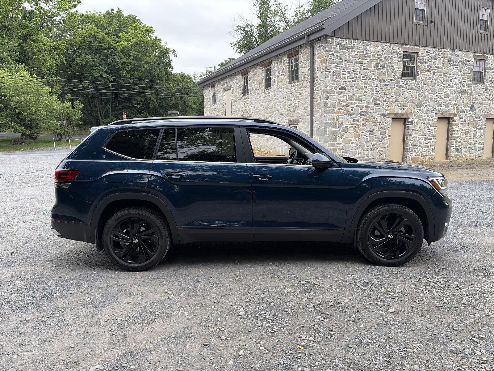 2023 Volkswagen Atlas 2.0T SE w/Technology 4MOTION