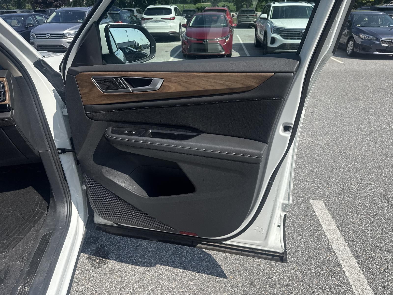 2024 Volkswagen Atlas 2.0T SE w/Technology 4MOTION