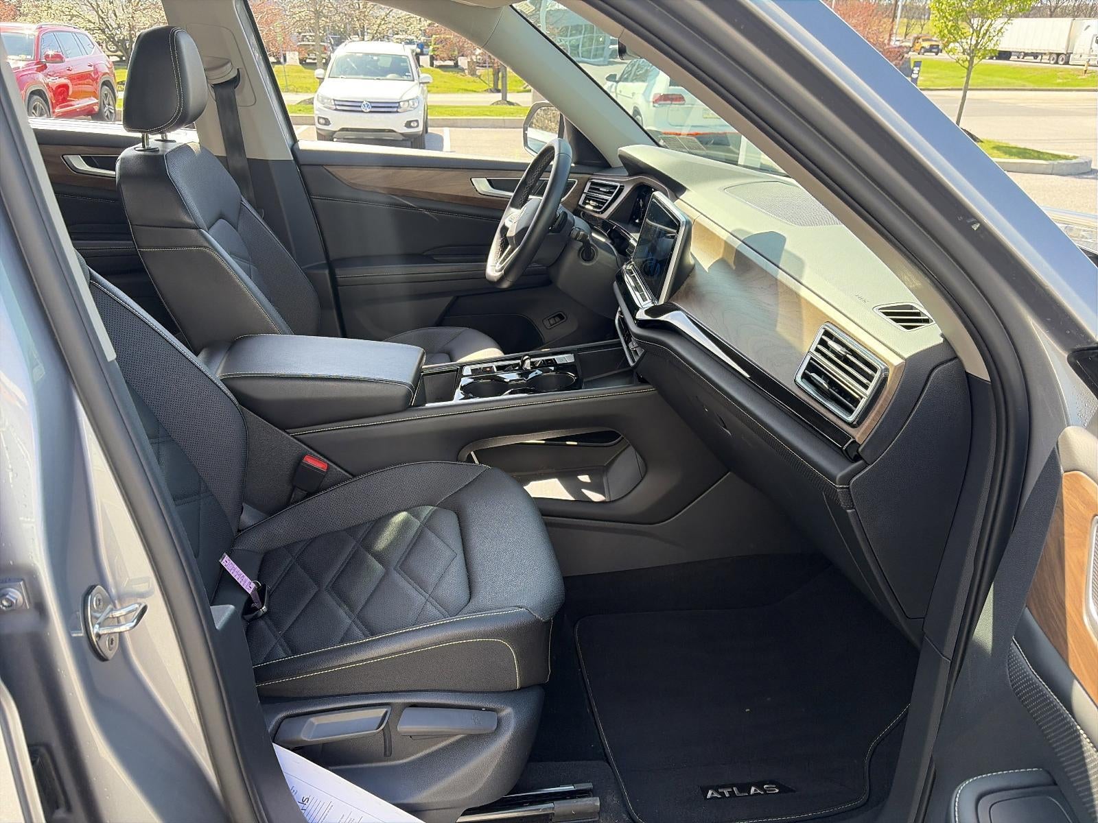 2024 Volkswagen Atlas 2.0T SE w/Technology 4MOTION