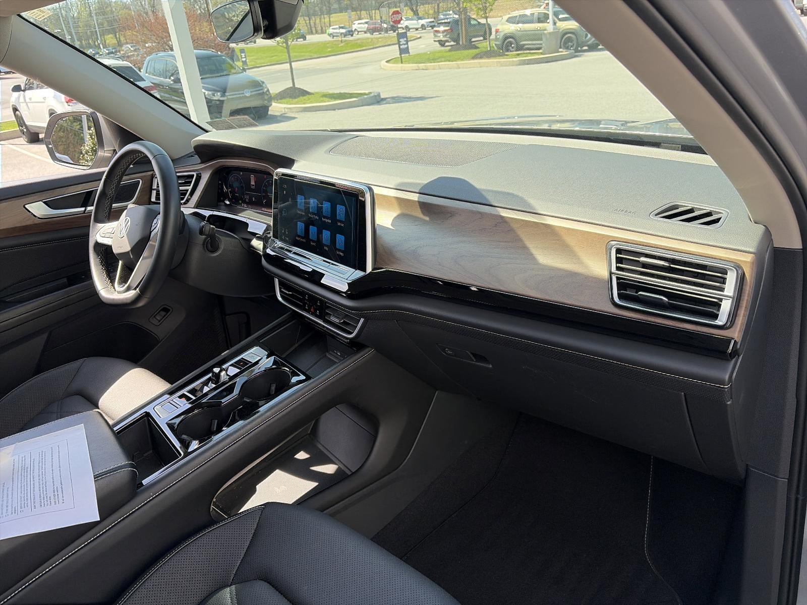 2024 Volkswagen Atlas 2.0T SE w/Technology 4MOTION