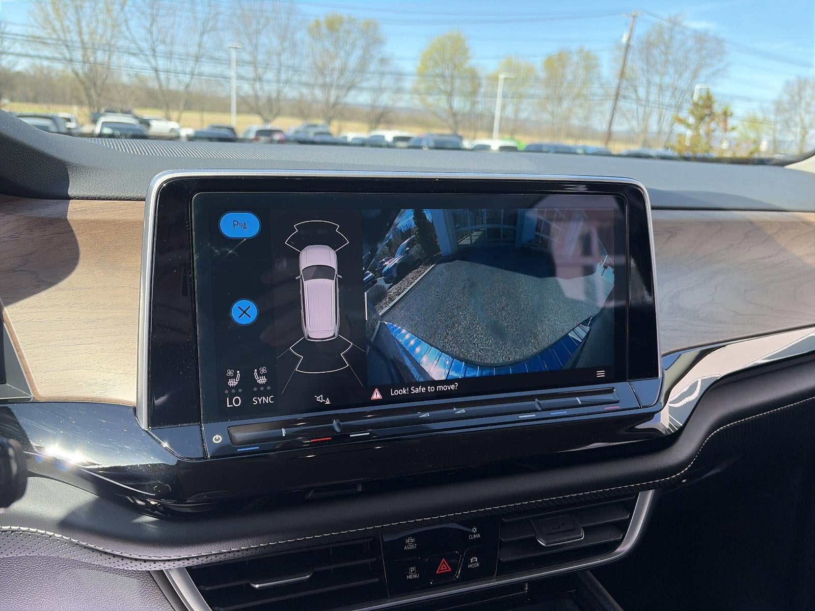 2024 Volkswagen Atlas 2.0T SE w/Technology 4MOTION