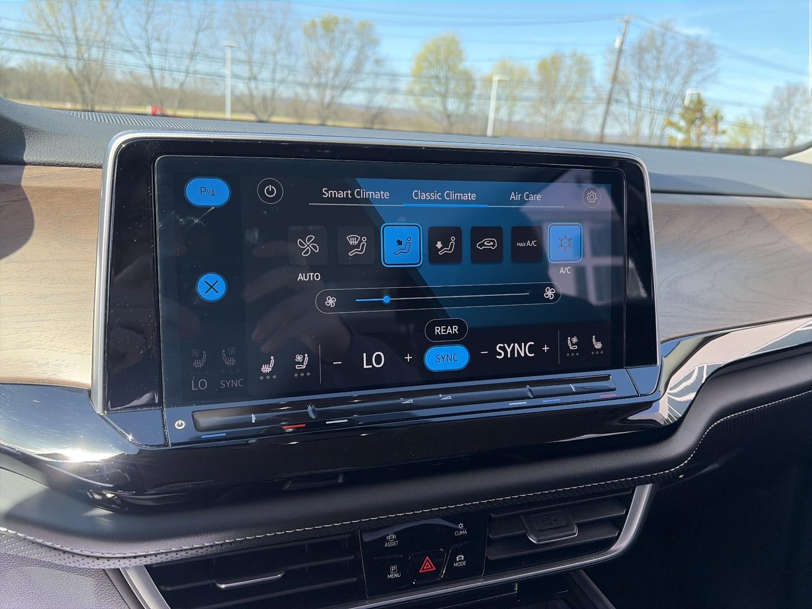 2024 Volkswagen Atlas 2.0T SE w/Technology 4MOTION