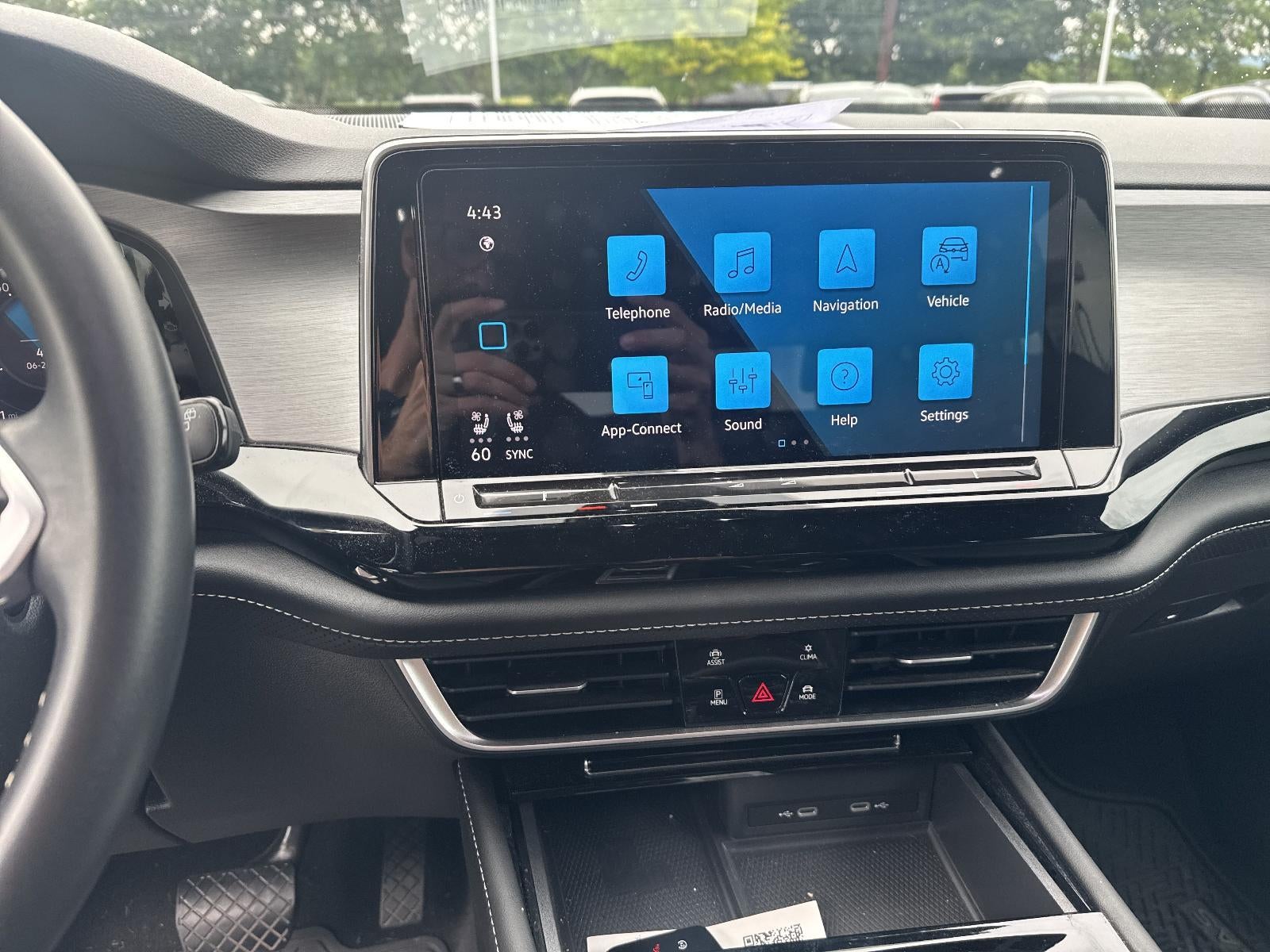 2024 Volkswagen Atlas Cross Sport 2.0T SE w/Technology 4MOTION