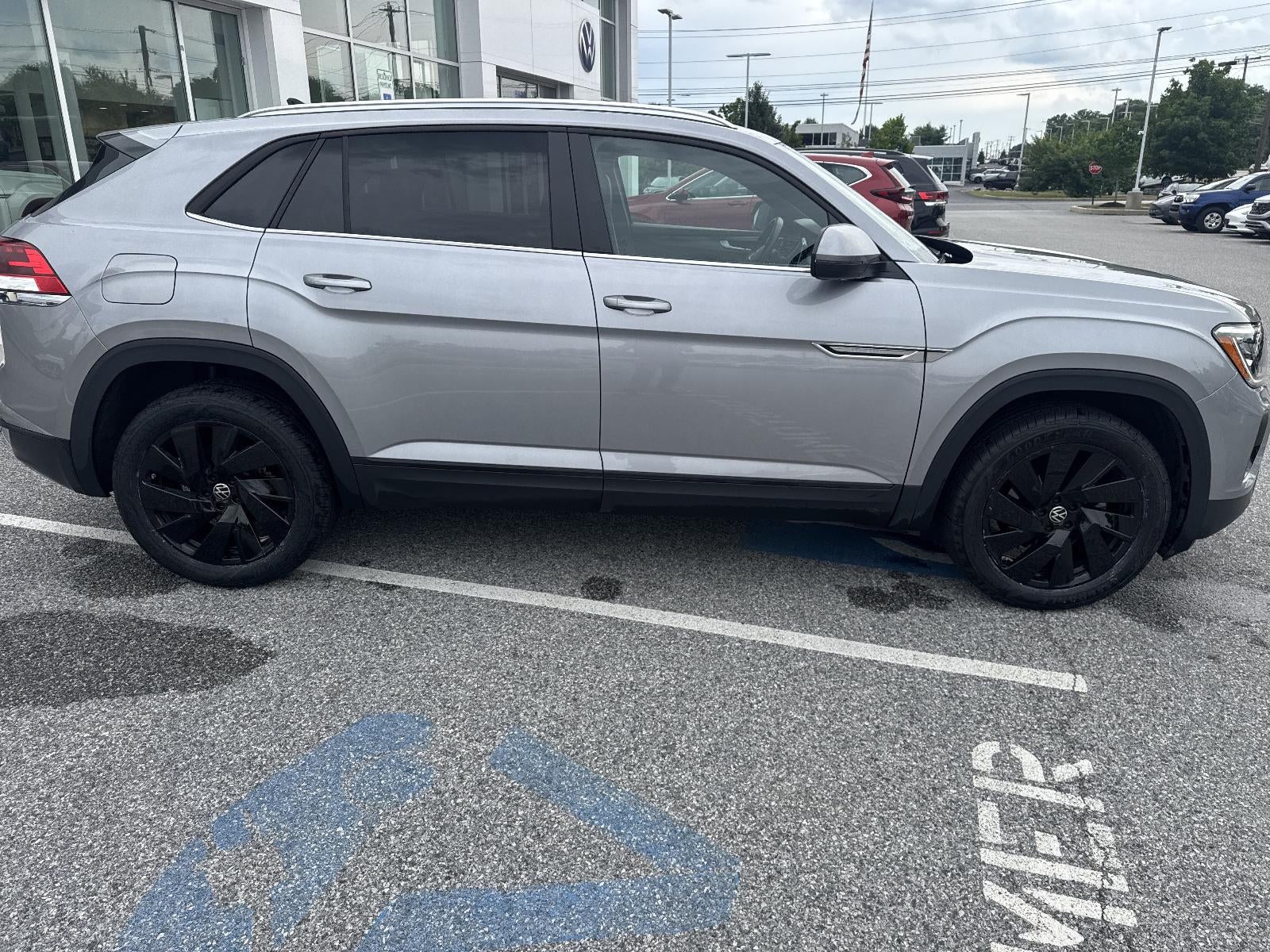 2024 Volkswagen Atlas Cross Sport 2.0T SE w/Technology 4MOTION