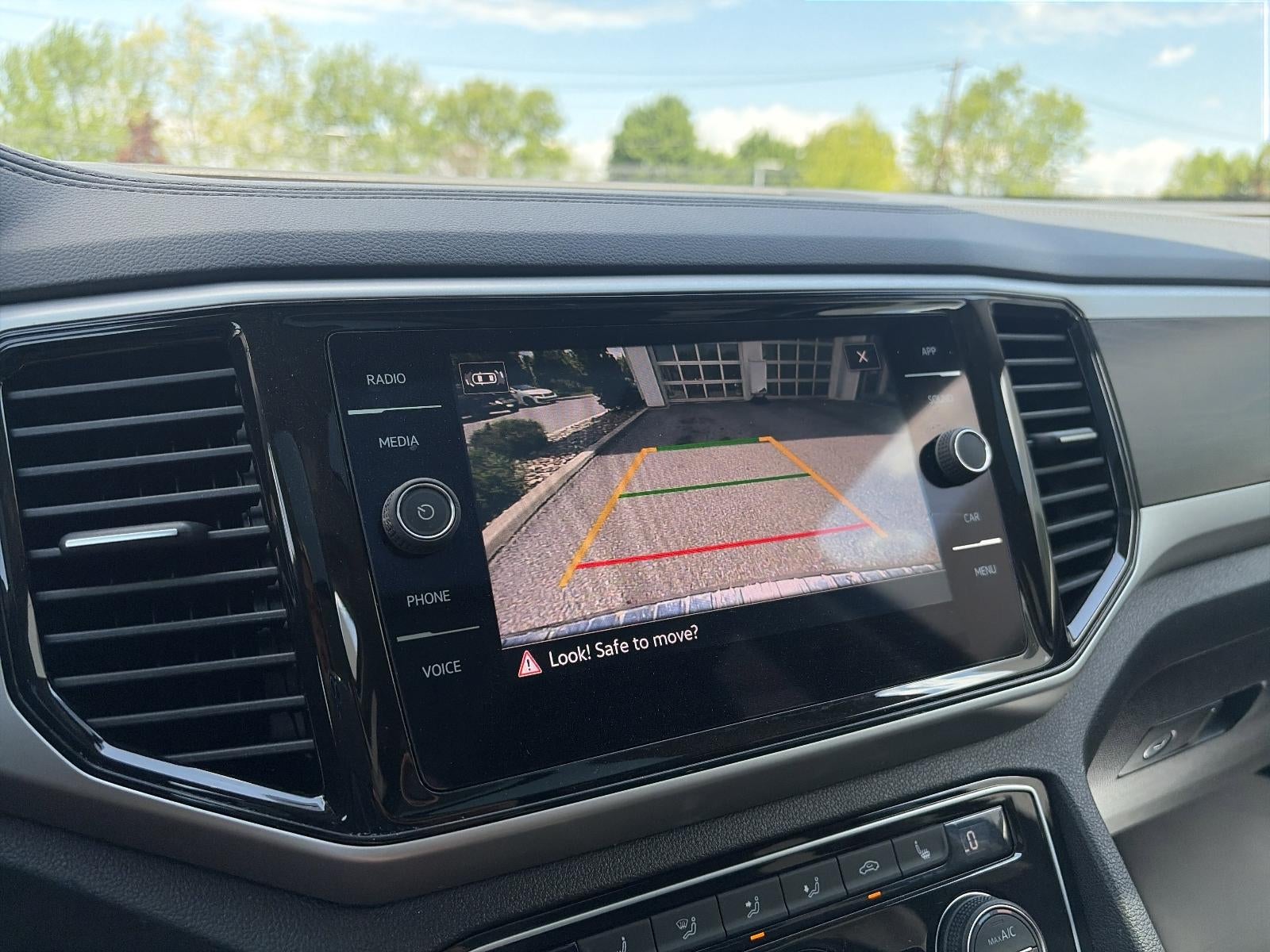 2023 Volkswagen Atlas 2.0T SE w/Technology 4MOTION