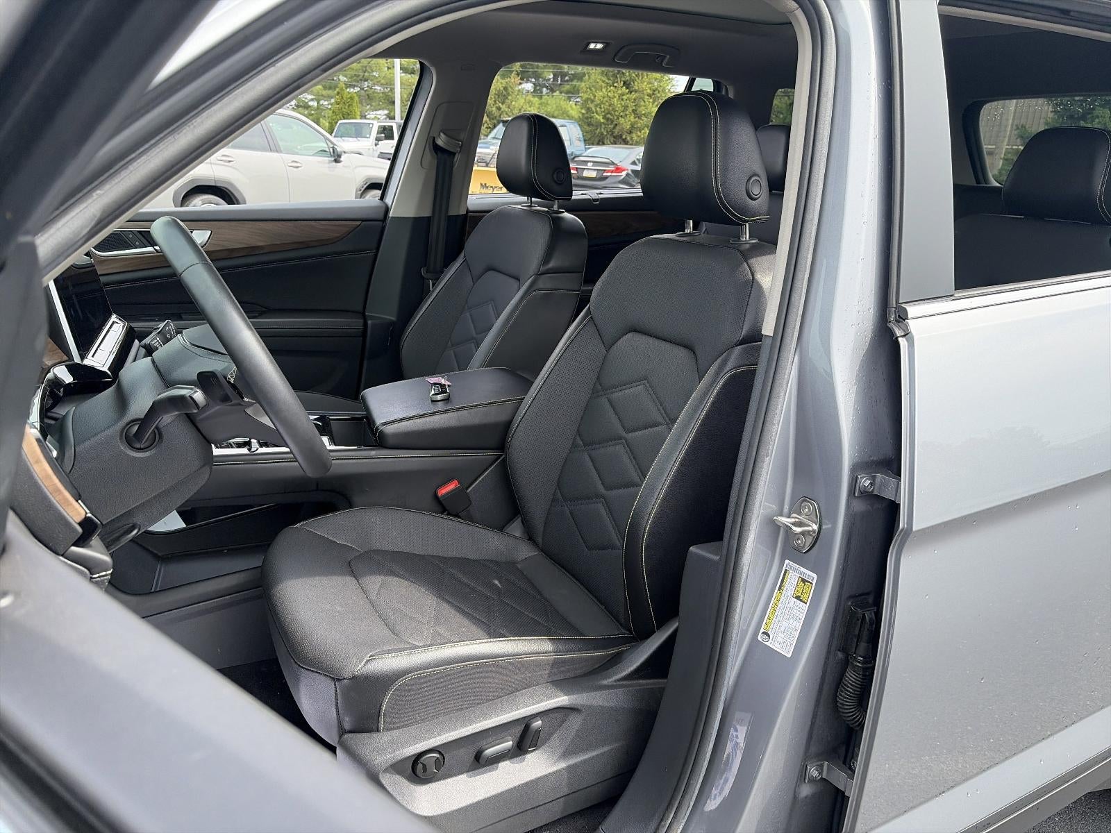 2024 Volkswagen Atlas 2.0T SE w/Technology 4MOTION