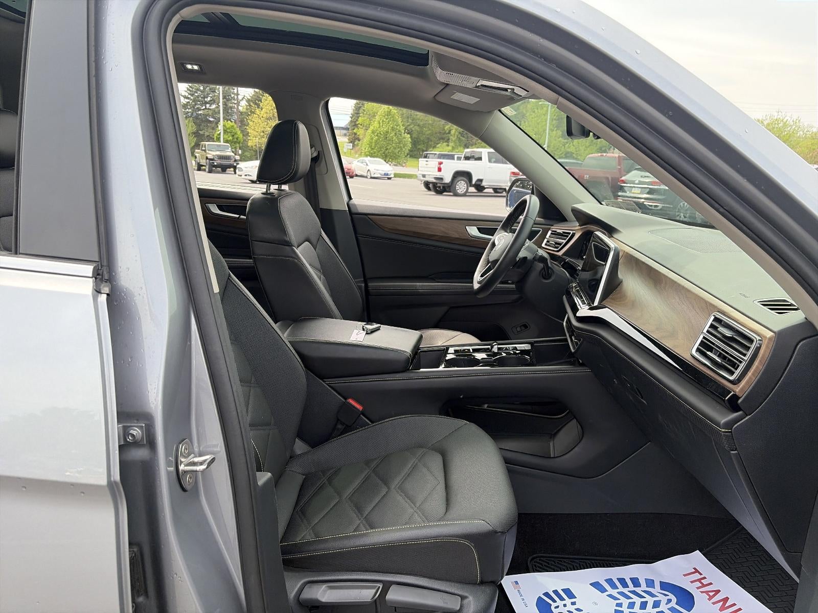 2024 Volkswagen Atlas 2.0T SE w/Technology 4MOTION