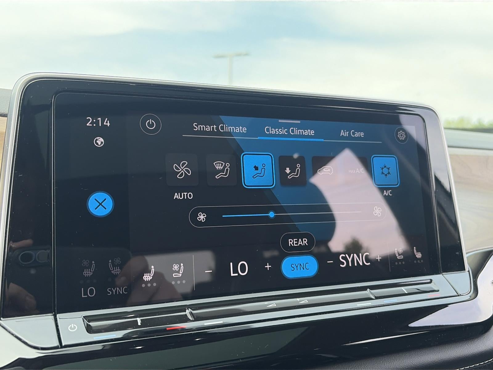 2024 Volkswagen Atlas 2.0T SE w/Technology 4MOTION