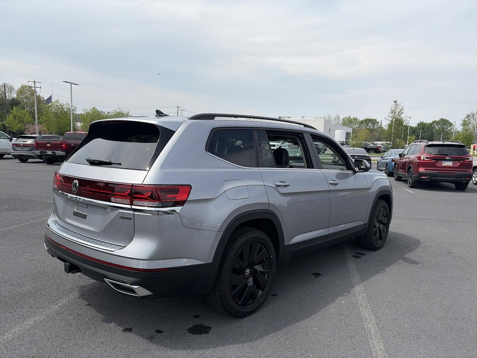 2024 Volkswagen Atlas 2.0T SE w/Technology 4MOTION