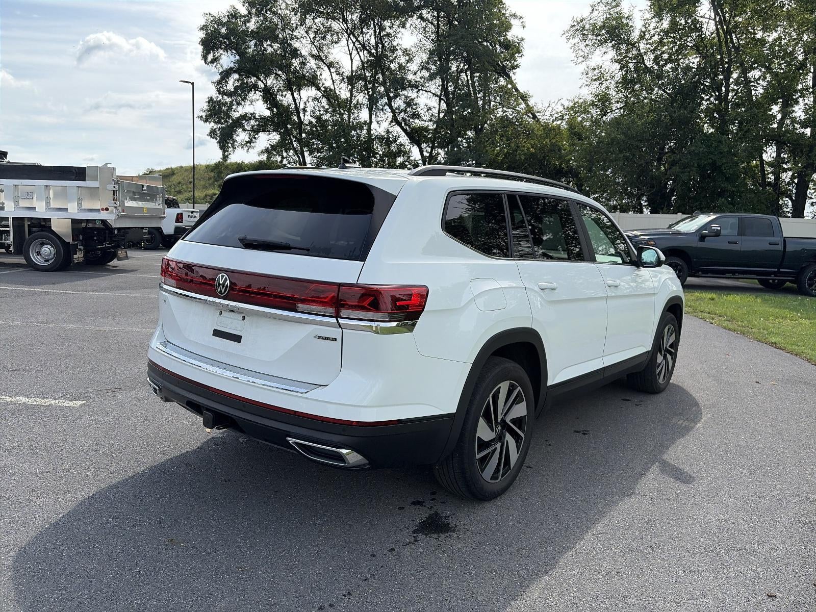 2024 Volkswagen Atlas 2.0T SE w/Technology 4MOTION