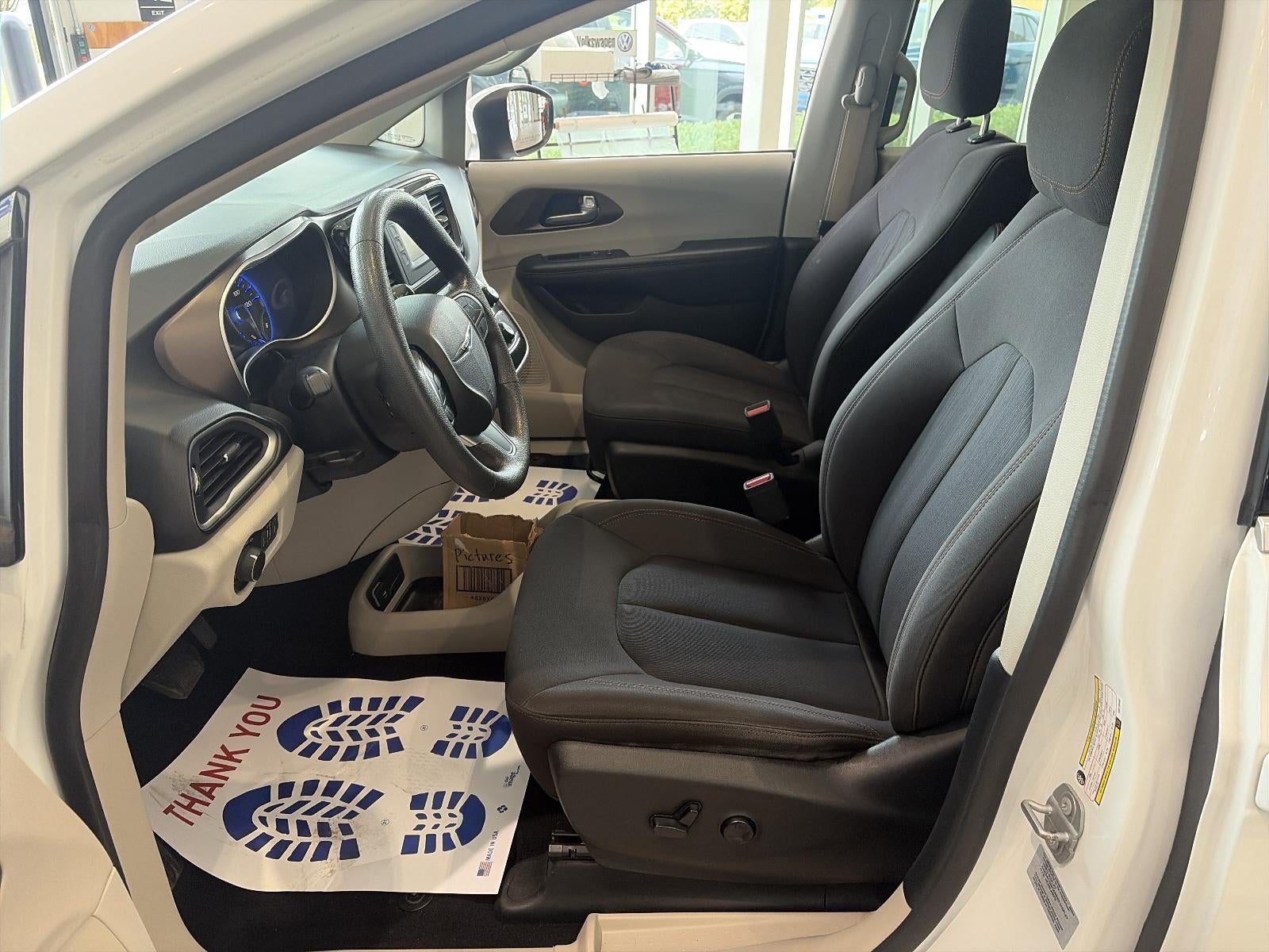 2017 Chrysler Pacifica LX FWD