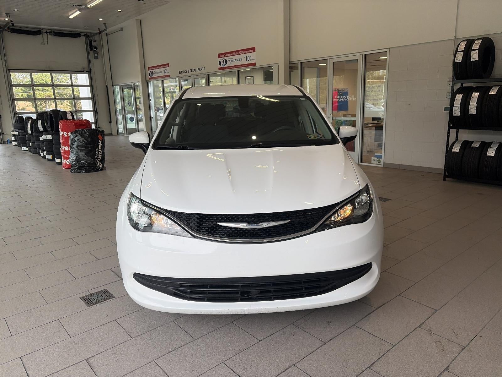 2017 Chrysler Pacifica LX FWD
