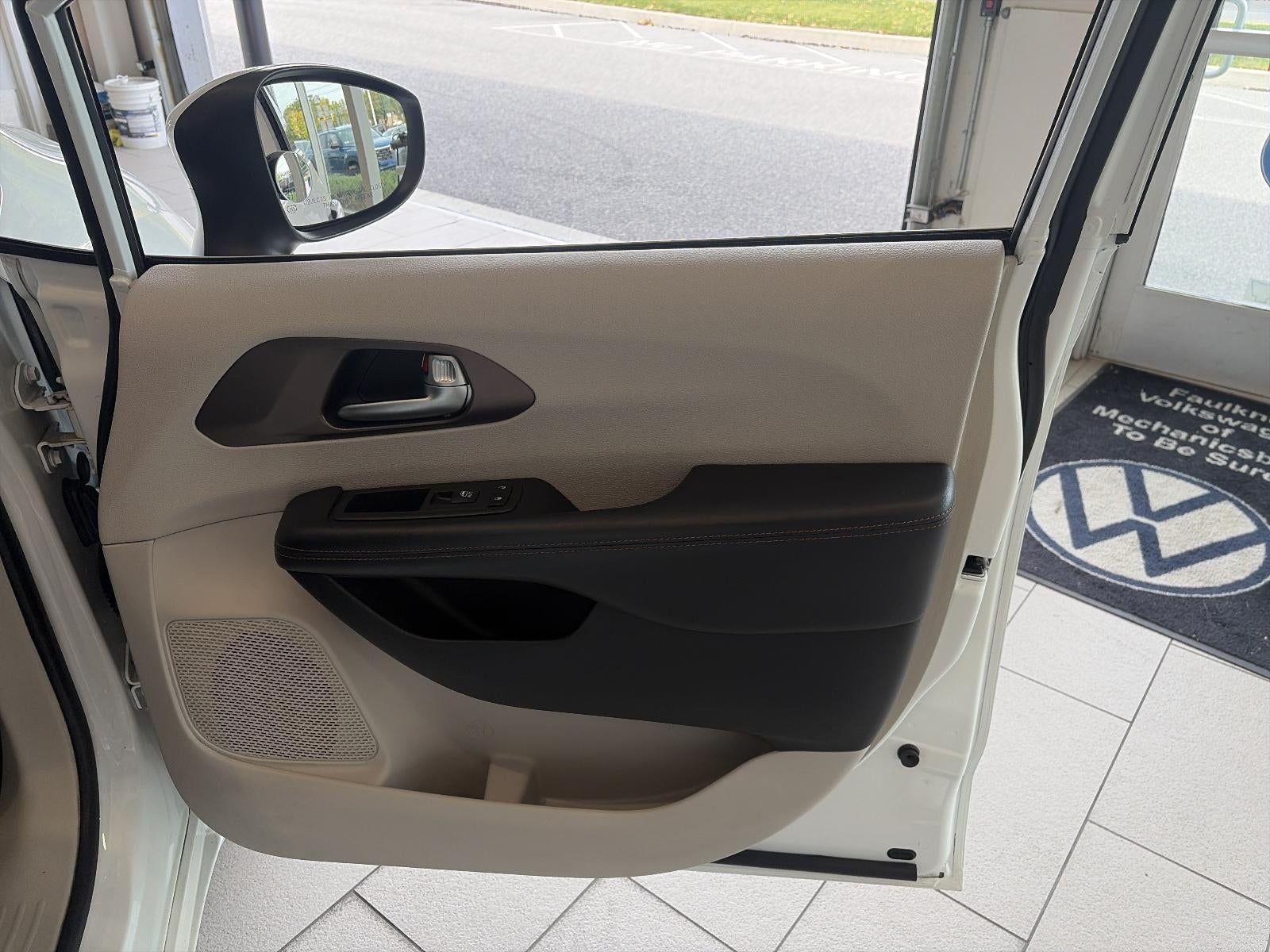 2017 Chrysler Pacifica LX FWD