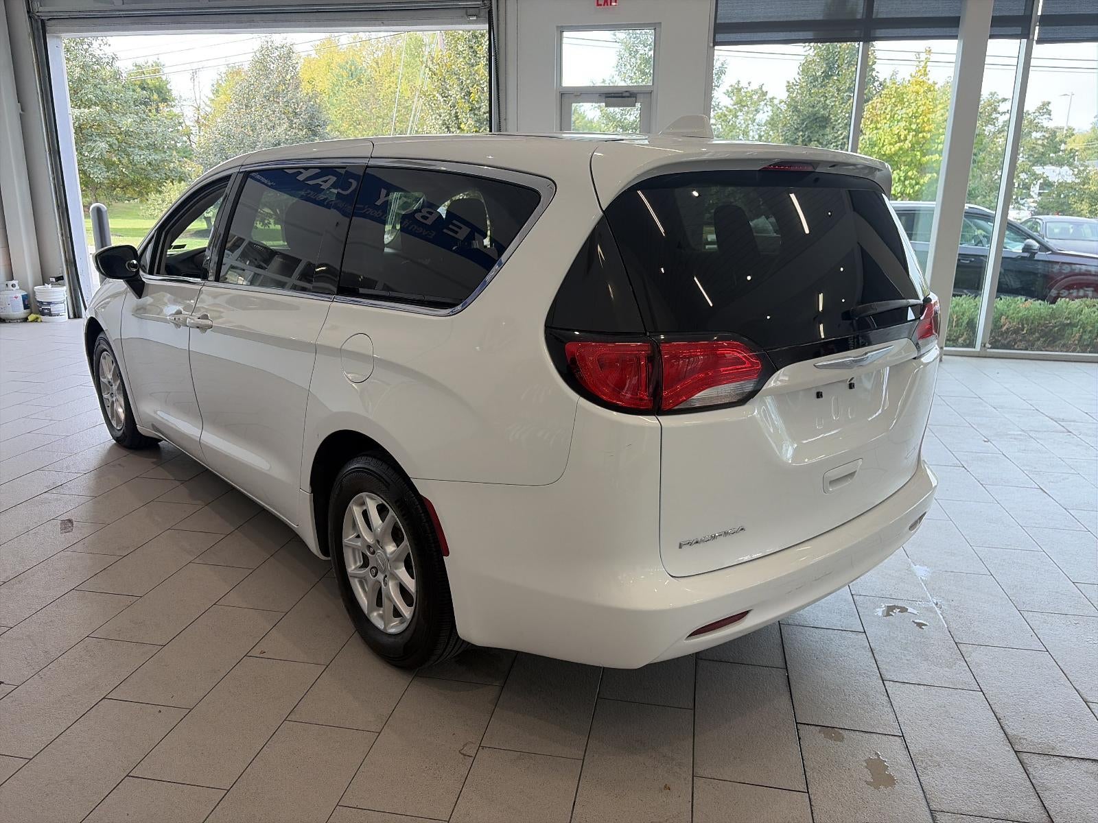 2017 Chrysler Pacifica LX FWD