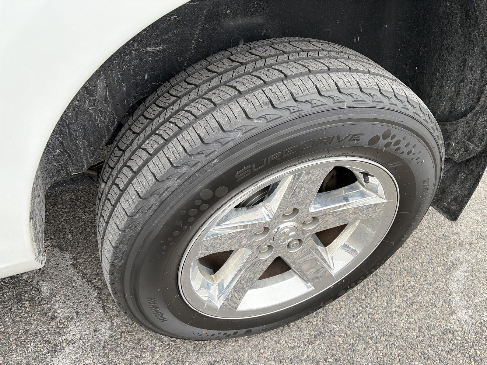 2017 RAM 1500 Express 4x4 Crew Cab 5'7" Box