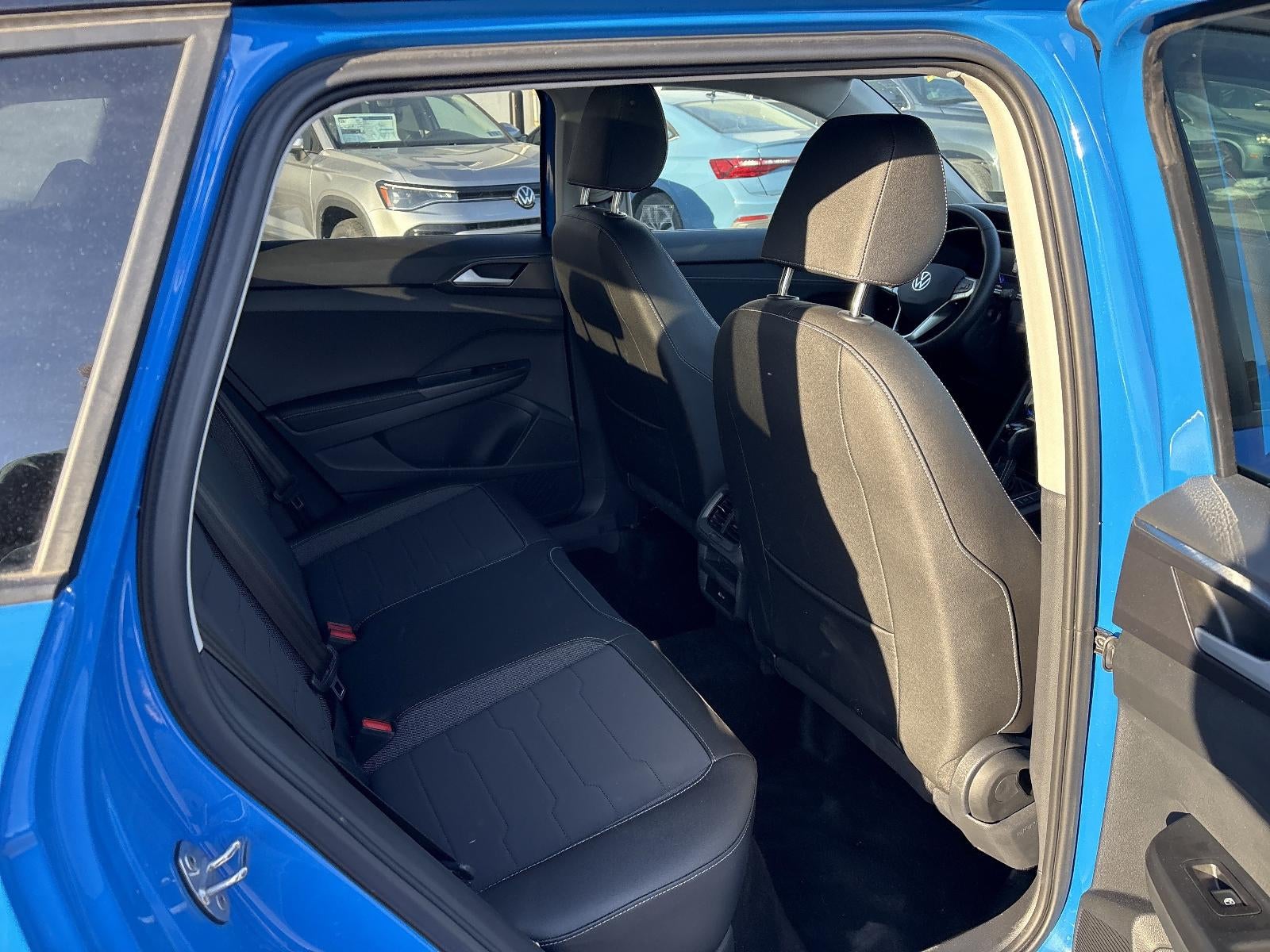 2025 Volkswagen Taos SE Black 4MOTION