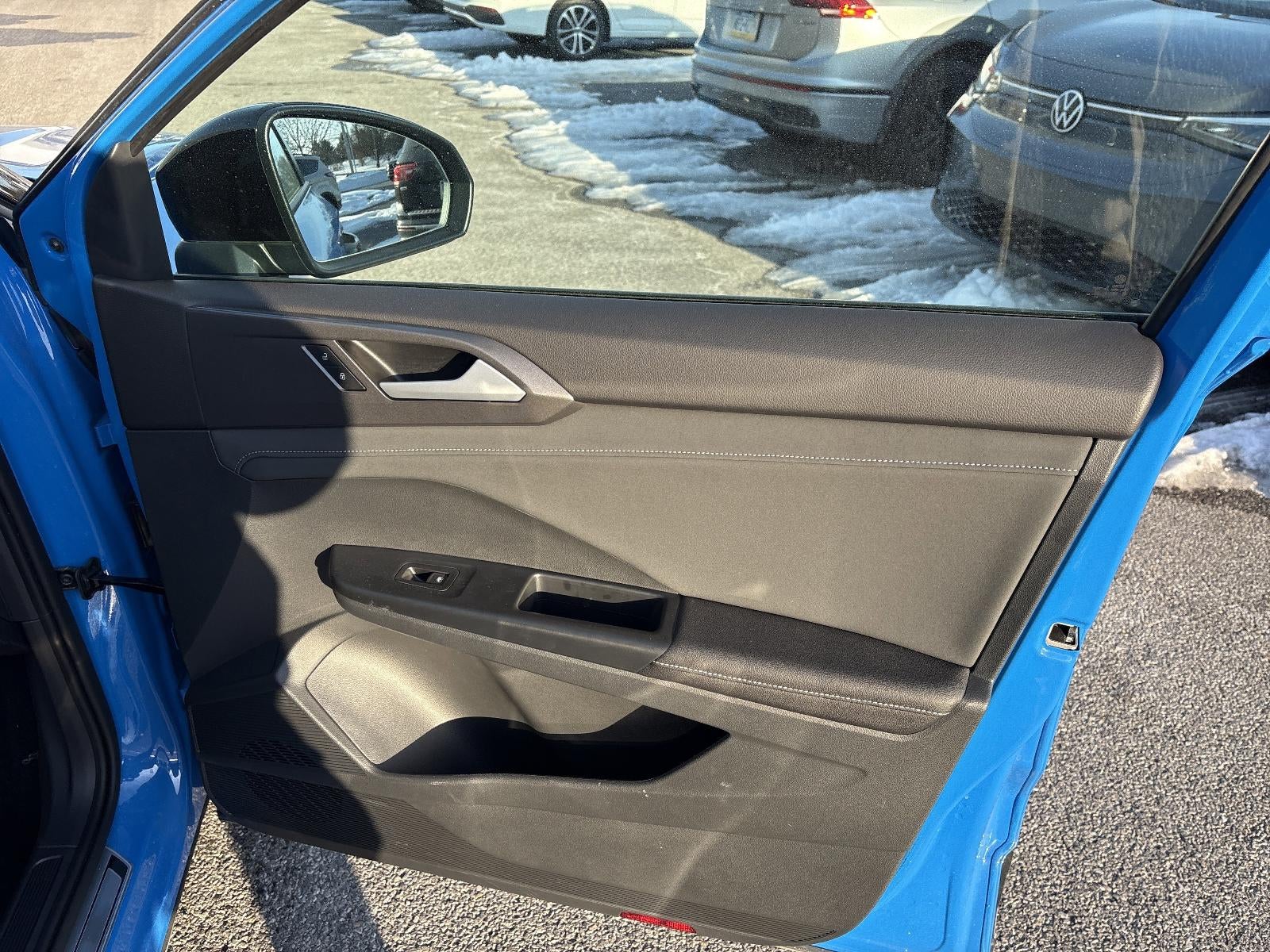 2025 Volkswagen Taos SE Black 4MOTION