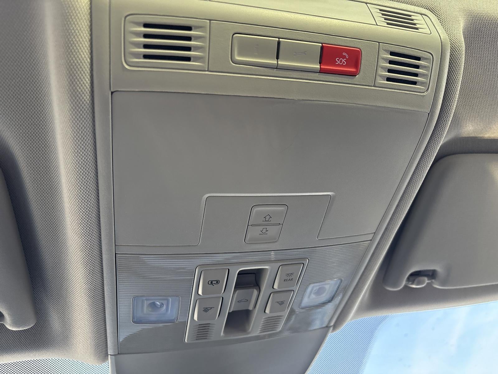 2025 Volkswagen Taos SE Black 4MOTION