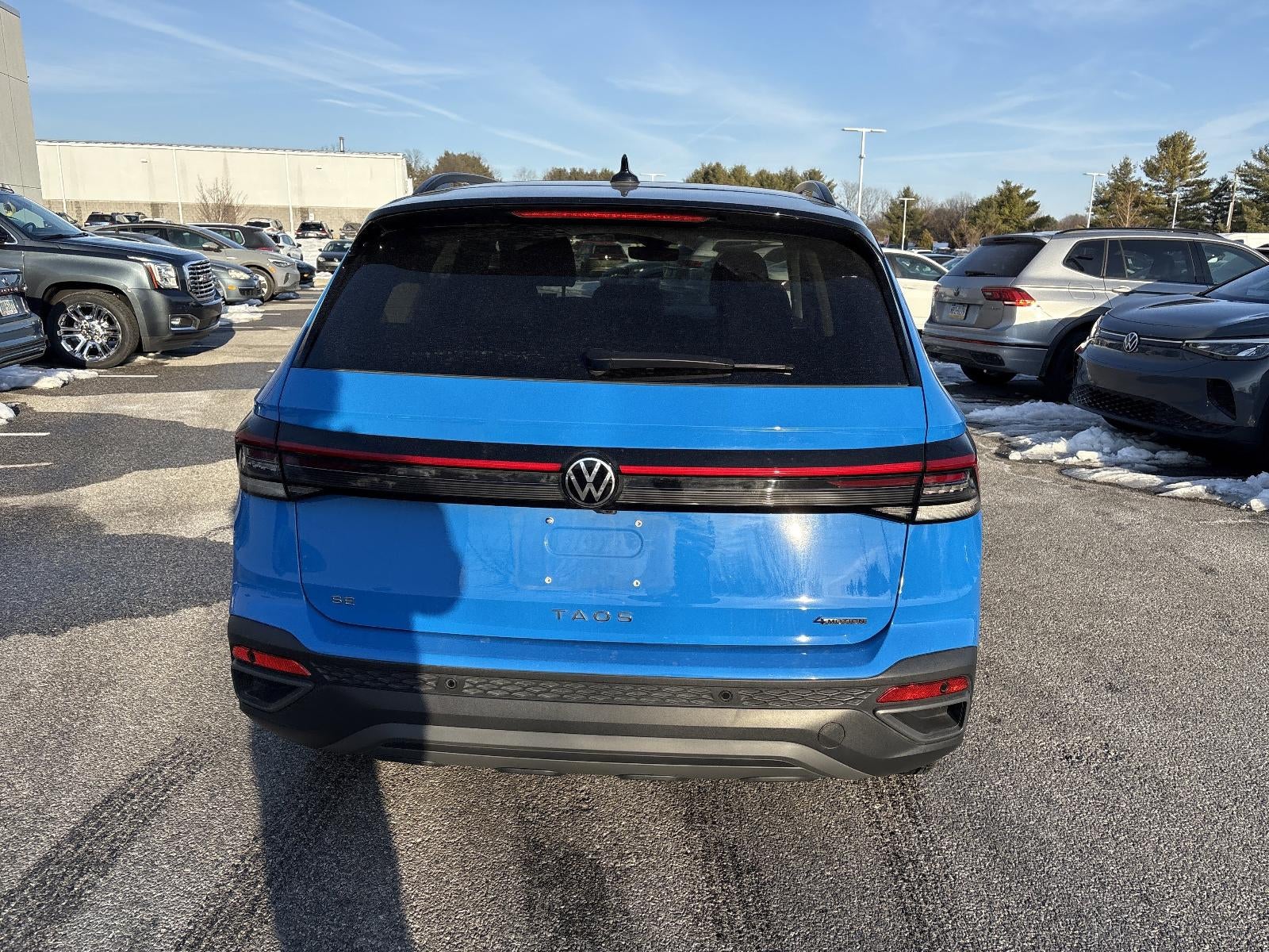 2025 Volkswagen Taos SE Black 4MOTION