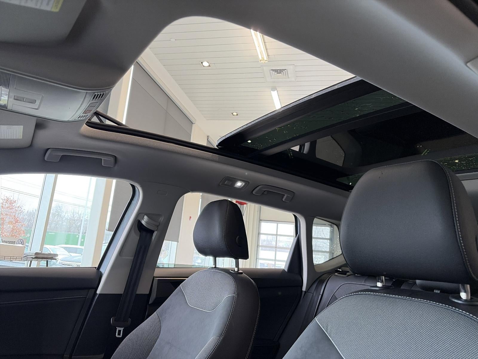 2025 Volkswagen Taos SE Black FWD