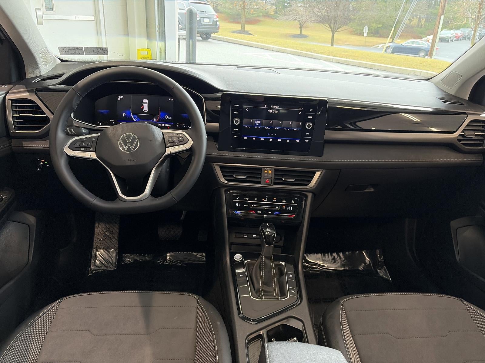 2025 Volkswagen Taos SE Black FWD