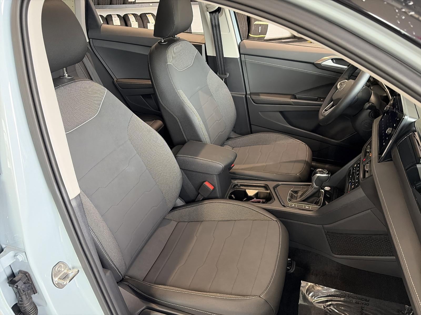 2025 Volkswagen Taos SE Black FWD