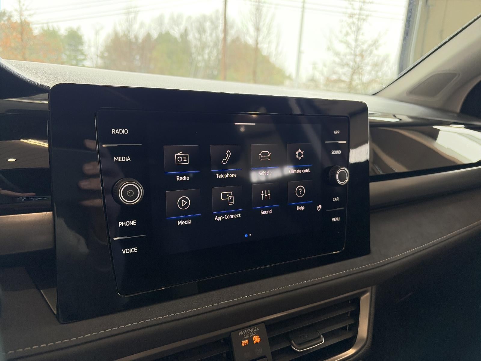 2025 Volkswagen Taos SE Black FWD