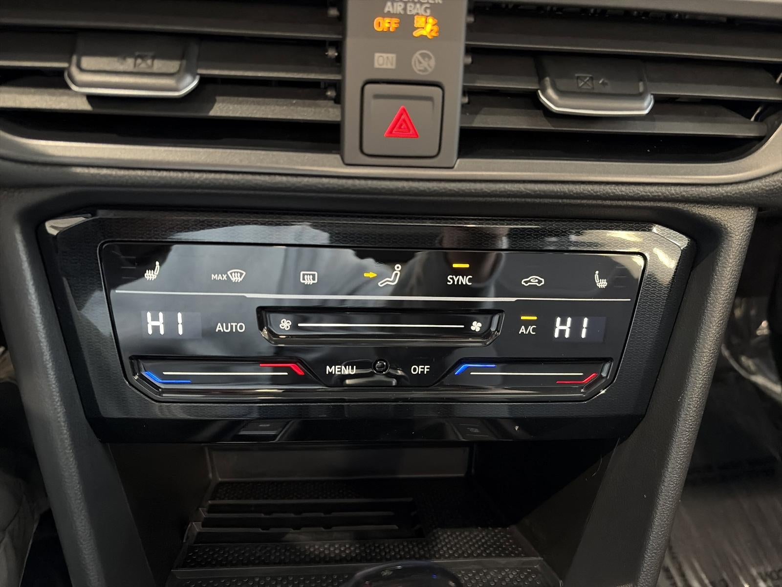 2025 Volkswagen Taos SE Black FWD