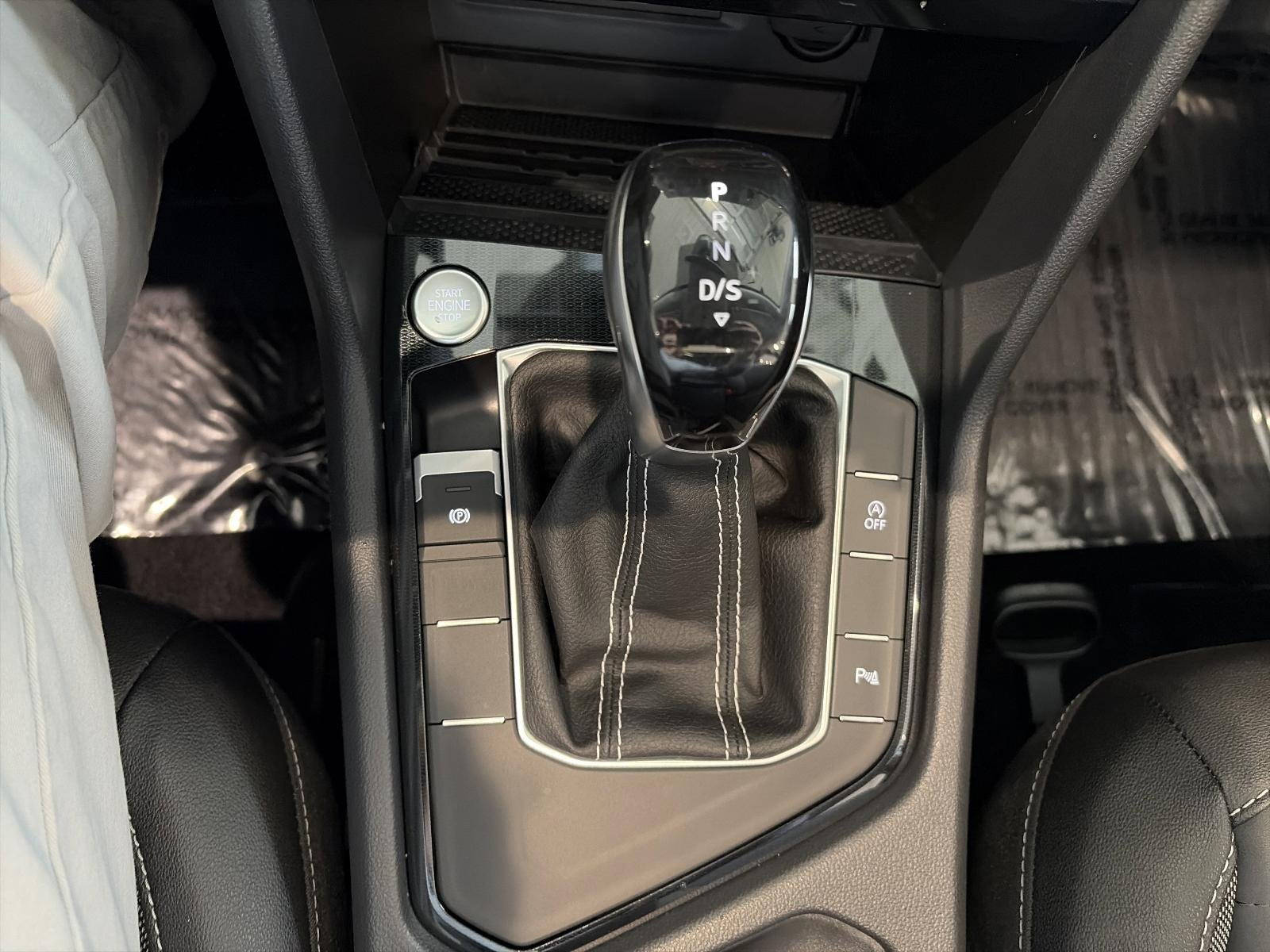 2025 Volkswagen Taos SE Black FWD