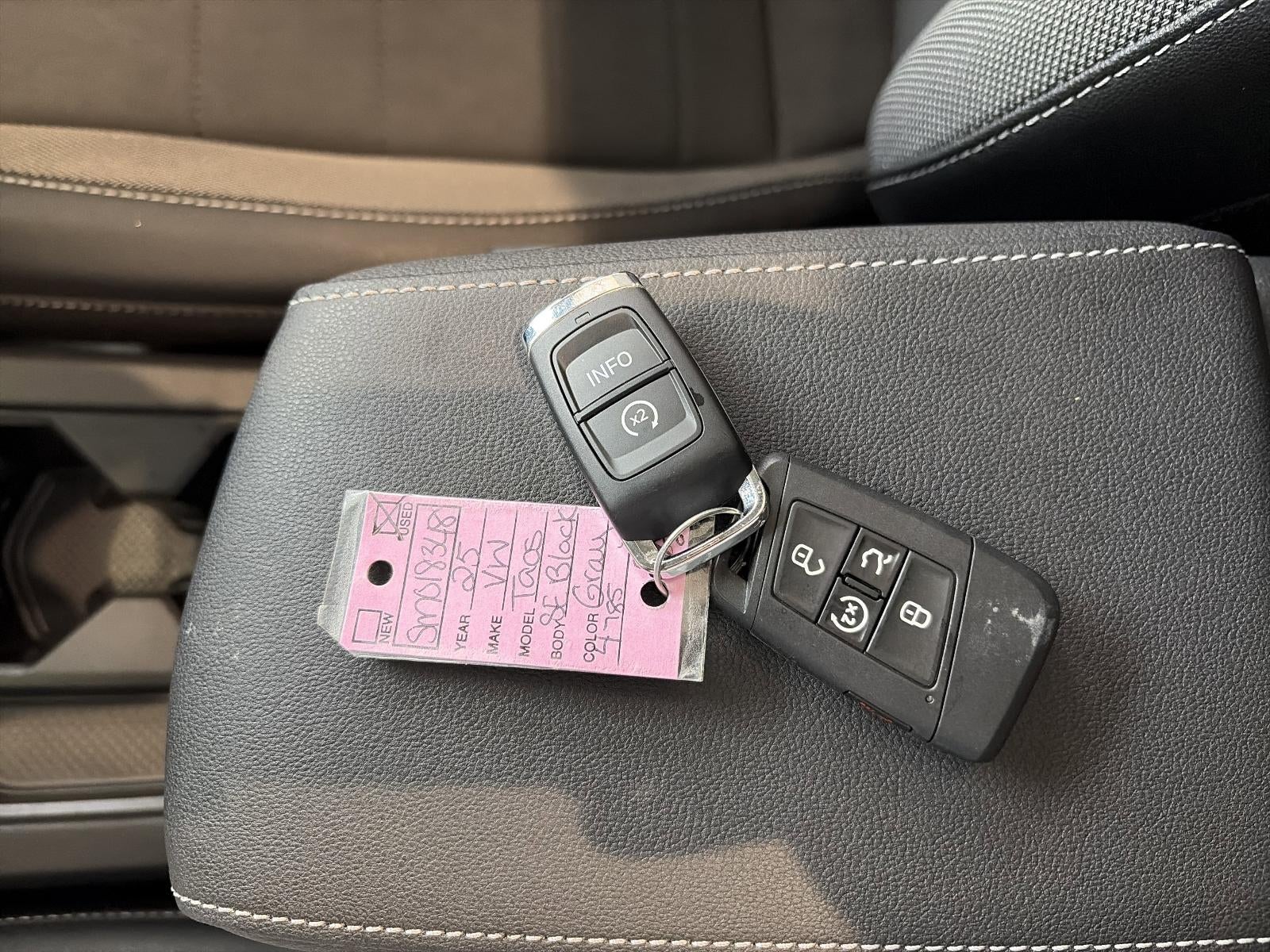 2025 Volkswagen Taos SE Black FWD