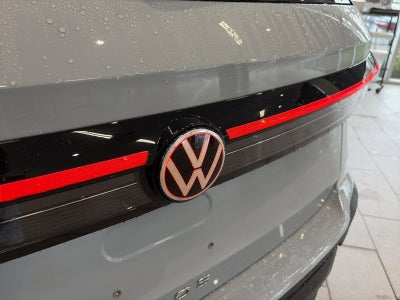 2025 Volkswagen Taos SE Black FWD