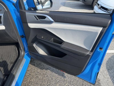 2025 Volkswagen Taos SE 4MOTION