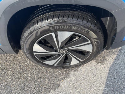 2025 Volkswagen Taos SE 4MOTION