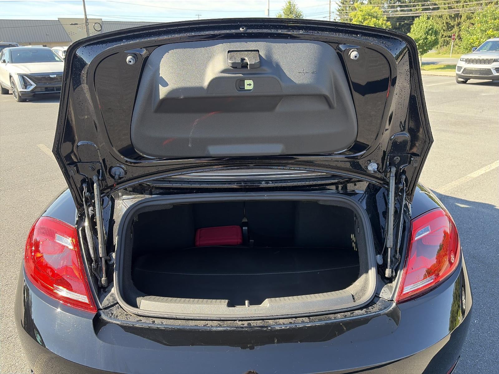 2013 Volkswagen Beetle Convertible 2dr Auto 2.5L PZEV